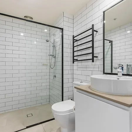 Great Richmond 1-Bed Conveniently Located By Shops Apartment Melbourne Exterior photo