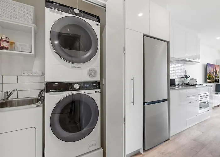 Great Richmond 1-Bed Conveniently Located By Shops