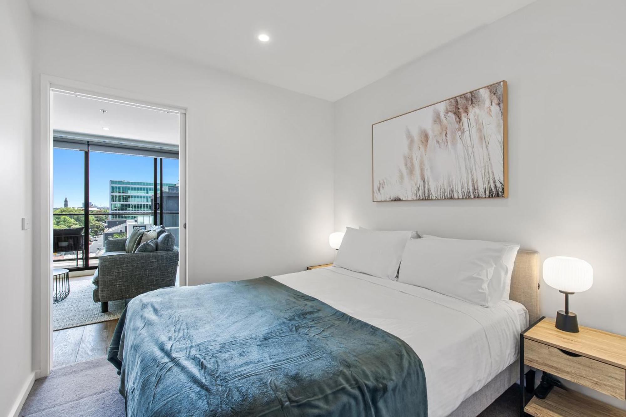 Great Richmond 1-bed Conveniently Located By Shops *